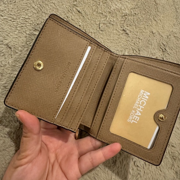 New Michael Kors Women's Mercer Carryall Card Case Black - Picture 3 of 10